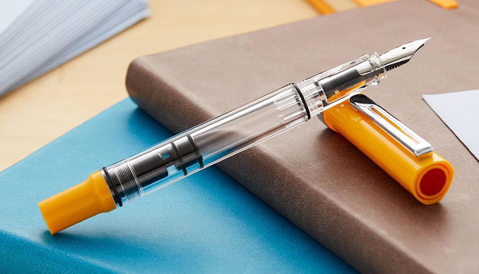 TWSBI pistove pero_SAFFRON ukazka2